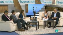 Los tres invitados hablan junto con los presentadores de educación sexual y BIblia