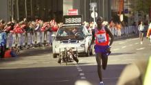 Un atleta corre la maraton